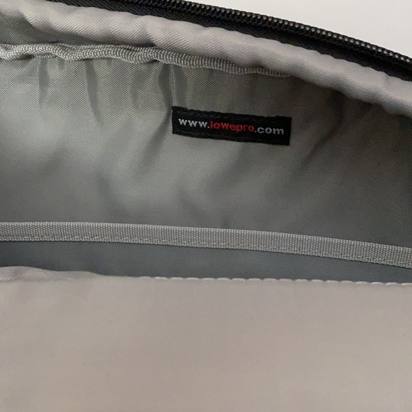 Lowepro laptop bag. - Picture 3 of 8